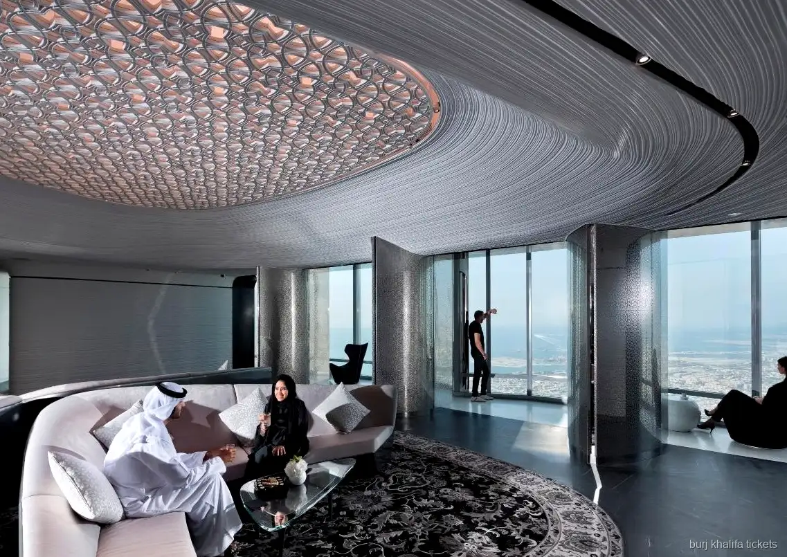 Scivolo di vetro a Sky Views Dubai, extra opzionale sul biglietto combinato Burj Khalifa