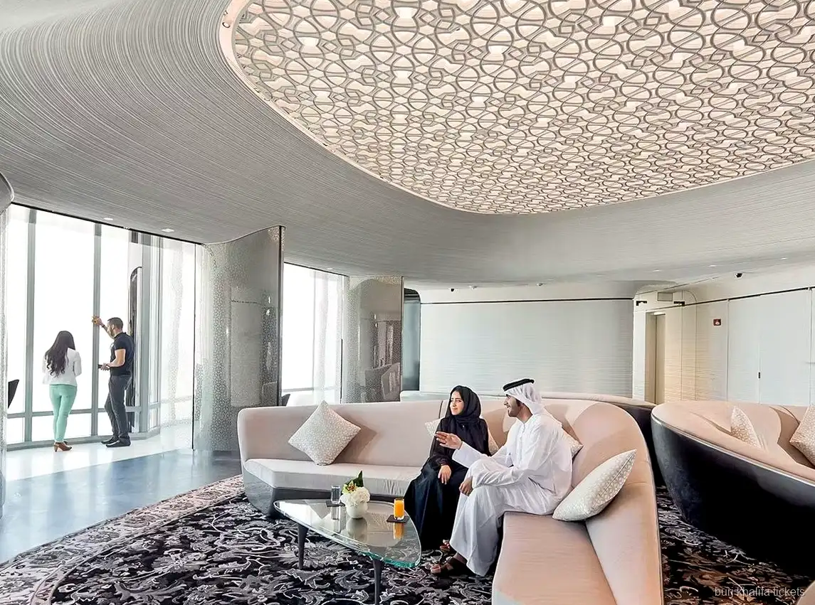 Servizio di chauffeur professionale incluso nel biglietto con transfer del Burj Khalifa