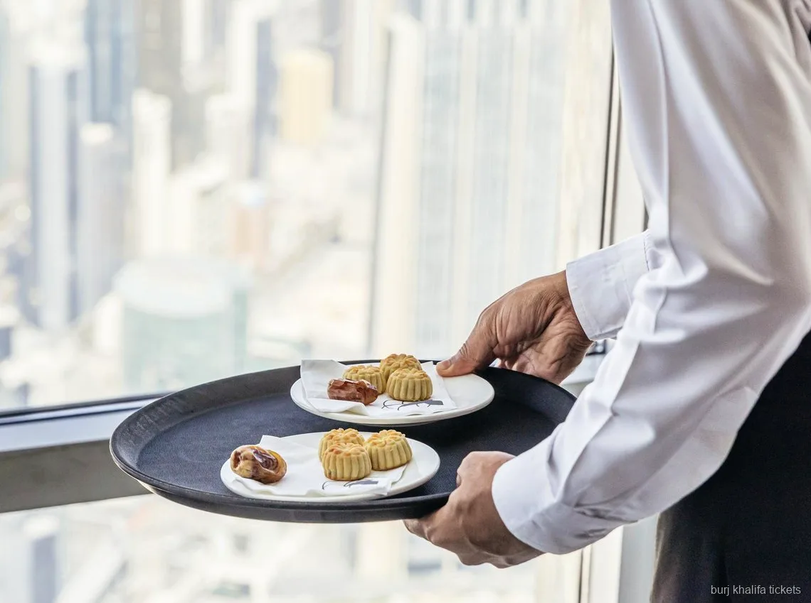 Interaktywne stacje wliczone w bilet na Burj Khalifa SKY, 148. piętro