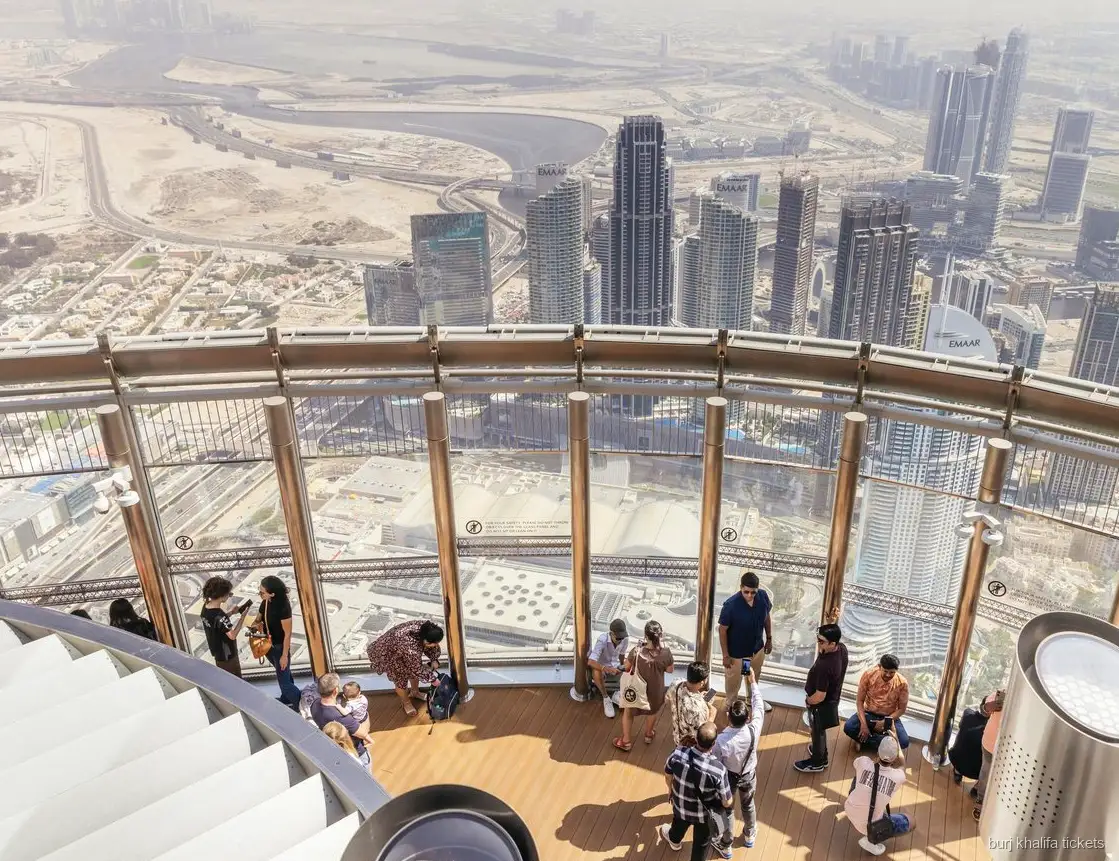 Vista del mirador del Burj Khalifa incluida en la entrada combinada con el acuario