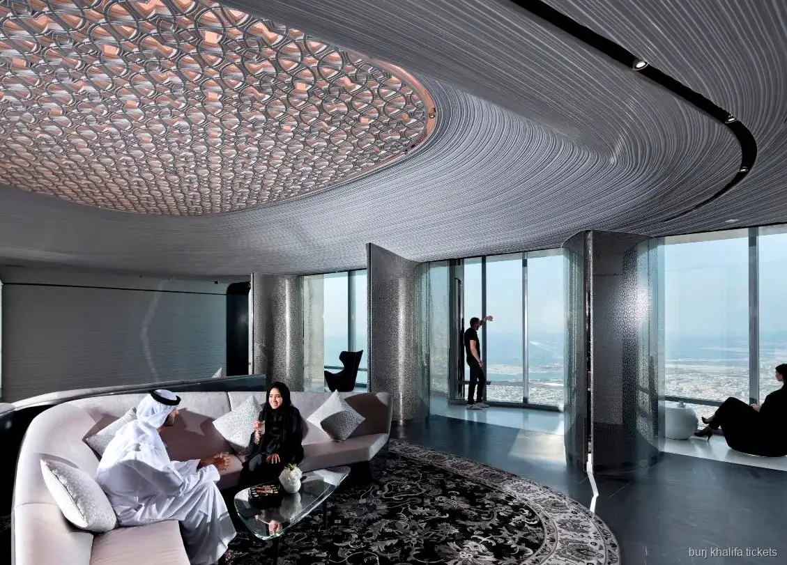 Szklana zjeżdżalnia w Sky Views Dubai, opcjonalny dodatek do biletu łączonego