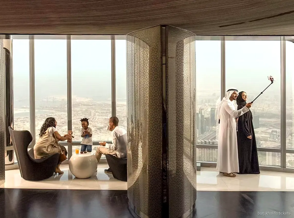 Ophalen en afzetten inbegrepen bij het Burj Khalifa SUV transferticket