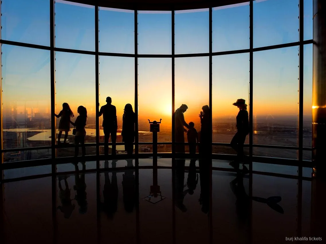 Uitzicht vanaf niveau 124 van de Burj Khalifa over Downtown Dubai