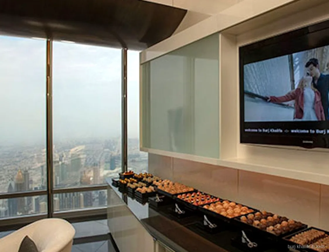 Zawieszone schody wewnątrz VIP Lounge Burj Khalifa
