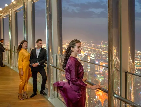 Canapés y bebidas incluidos en la entrada VIP del Burj Khalifa